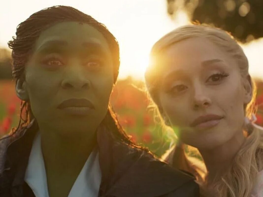 Cynthia Erivo (Elphaba) e Ariana Grande (Glinda)