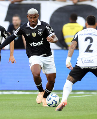 Corinthians empata com Botafogo em jogo movimentado e segue na disputa por vaga no G-8