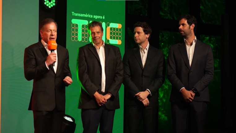 O investidor da TMC João Carmago palestrando em evento de lançamento da TMC