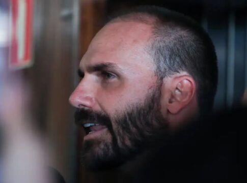 STF alcança maioria para tornar Eduardo Bolsonaro réu por coação no caso do tarifaço