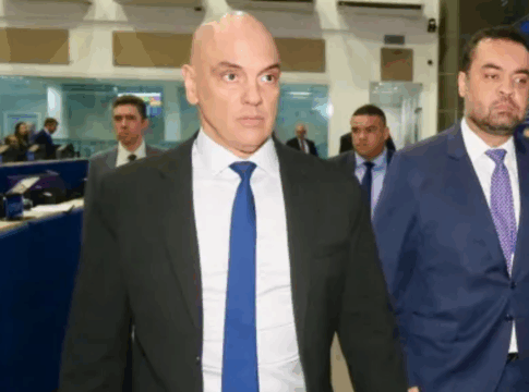 O ministro Alexandre de Moraes, do STF, e o governador do Rio, Cláudio Castro, caminham juntos