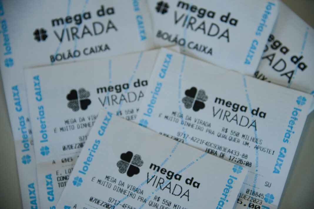 Cartelas de papel da Mega da Virada