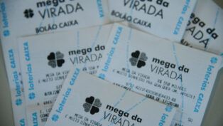 Cartelas de papel da Mega da Virada