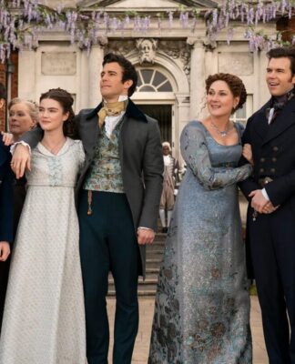 Elenco da série Bridgerton reunidos em foto