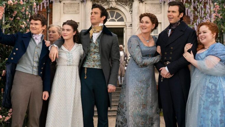 Elenco da série Bridgerton reunidos em foto