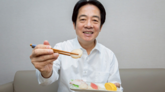 O presidente de Taiwan, Lai Ching-te, publicou na sua conta oficial: "O almoço de hoje é sushi e sopa miso 🍣👍" (Foto: Reprodução)