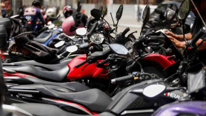 Volta do mototáxi em SP vira novela: Uber e 99 anunciam retorno, e Prefeitura promete barrar