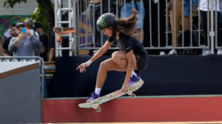 Rayssa Leal executa manobra durante STU Pro Tour Rio