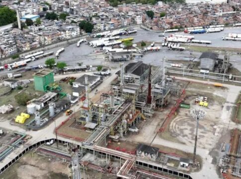 Imagem aérea da Refinaria de Manguinhos