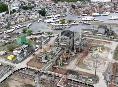 Imagem aérea da Refinaria de Manguinhos