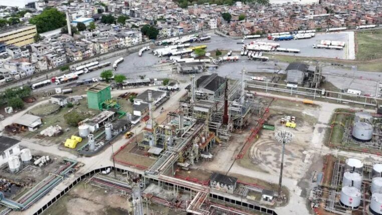 Imagem aérea da Refinaria de Manguinhos