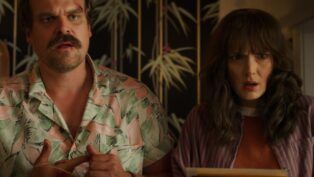 Joyce Byers e Jim Hopper