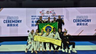 equipe do Brasil comemorando a vitória