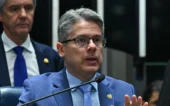 Senador Alessandro Vieira (MDB-SE) fala em sessão no Senado Federal