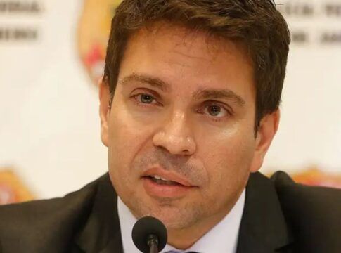 imagem do deputado Alexandre Ramagem, com close no rosto do parlamentar