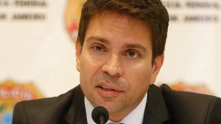 imagem do deputado Alexandre Ramagem, com close no rosto do parlamentar