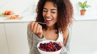 O “ouro negro” que ajuda na digestão, imunidade e até no emagrecimento