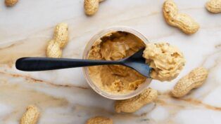 Entenda por que o consumo precoce de amendoim pode evitar alergias alimentares