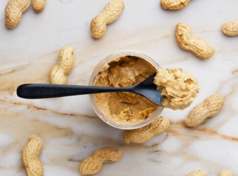 Entenda por que o consumo precoce de amendoim pode evitar alergias alimentares