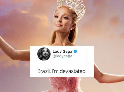 Imagem mostra a atriz e cantora Ariana Grande com o figurino de Glinda, protagonista da franquia Wicked. Sobre a foto da Grande, aparece o print da postagem da cantora e atriz Lady Gaga com o a mensagem: 