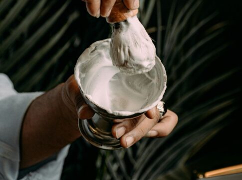 Imagem Ilustrativa: Mistura de cola com Bicarbonato de Sódio