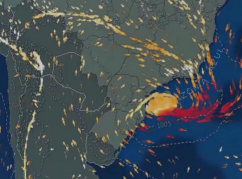 mapa com formação de ciclone extratropical no mar