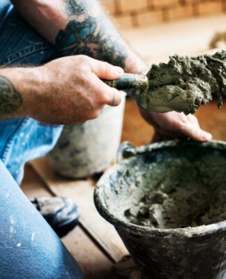 Mistura de cimento e verniz forma uma tinta poderosa