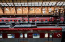 imagem de trens na estação da Luz, no centro da cidade de São Paulo