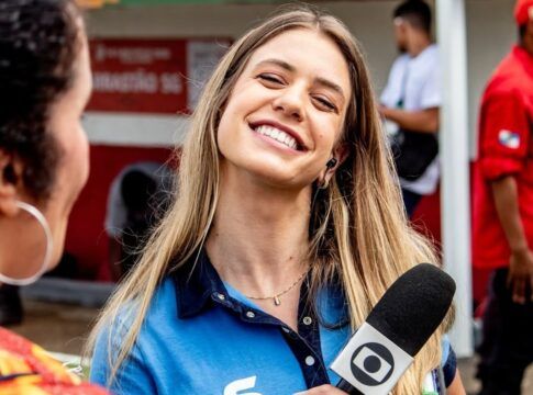 Em imagem, Duda Dalponte sorri para câmera