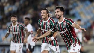 Fluminense celebrando