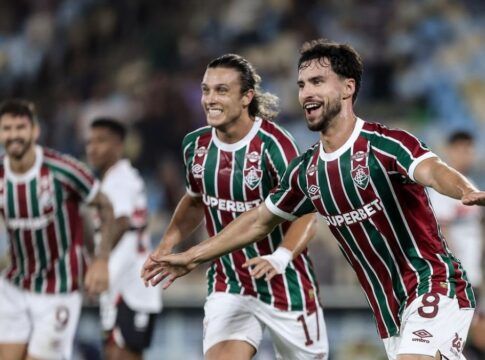 Fluminense celebrando