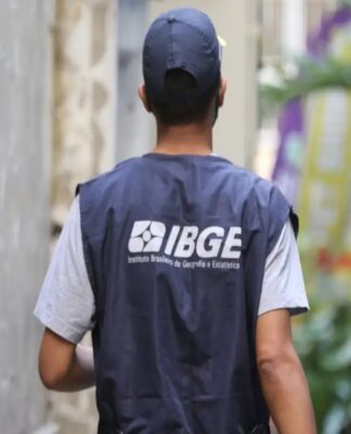 Imagem colorida de agente do IBGE