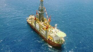 Imagem coloirda de região de exploração de petróleo