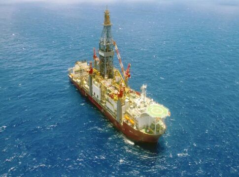 Imagem coloirda de região de exploração de petróleo