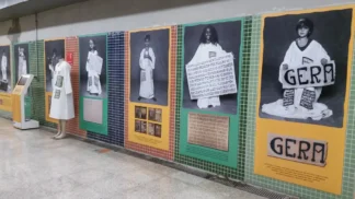 Dversas fotos de pessoas vestidas de branco, segurando placas com palavras de gentileza