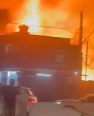 Incêndio em comunidade na Zona Sul de SP atinge 20 moradias e deixa 80 desabrigados