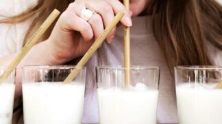Leite de gergelim pode garantir mais cálcio que o de vaca; veja como fazer
