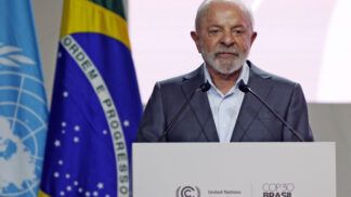 Presidente Lula fala durante cerimônia