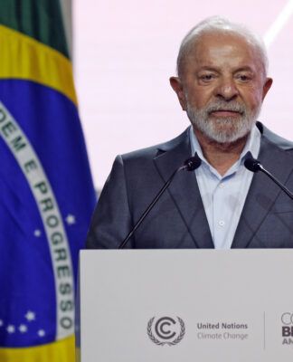 Presidente Lula fala durante cerimônia