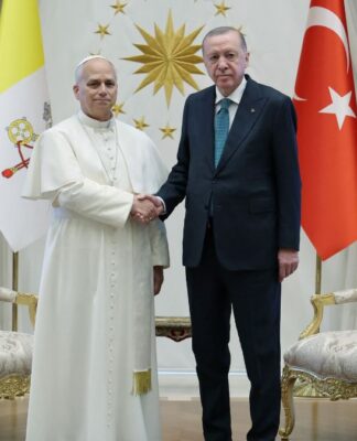 imagem do Papa Leão 14 na Turquia