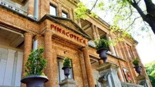 imagem do prédio da Pinacoteca na cidade de São Paulo