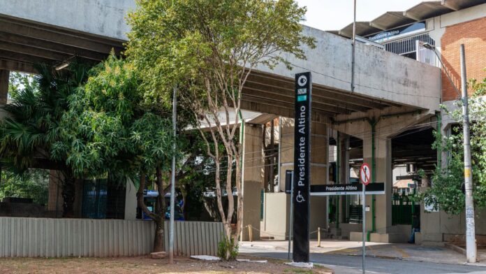 imagem da entrada estação Presidente Altino