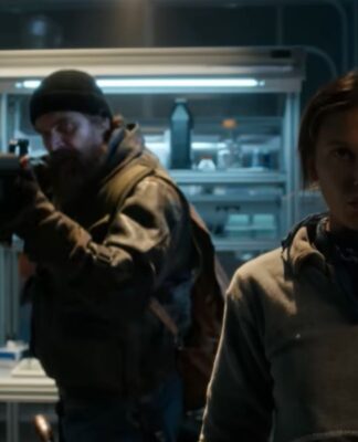 Em imagem do trailer da quinta temporada, Eleven e seu pai se prepara para batalha final