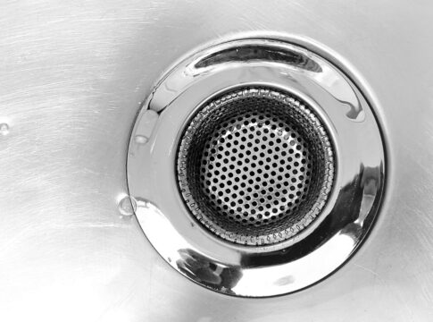 Imagem ilustrativa de um ralo de banheiro