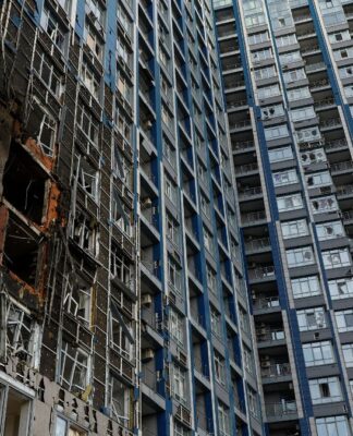 EUA e Rússia realizam negociações de paz em Abu Dhabi enquanto mísseis atingem a Ucrânia