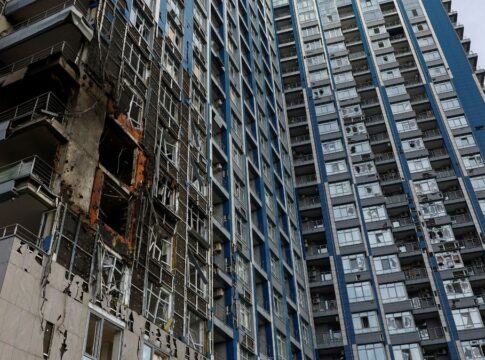 EUA e Rússia realizam negociações de paz em Abu Dhabi enquanto mísseis atingem a Ucrânia