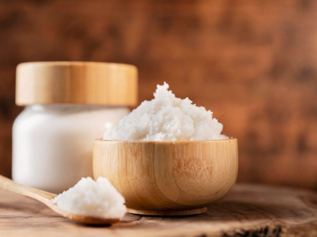 Misture vinagre, detergente e bicarbonato e veja o resultado