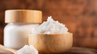 Misture vinagre, detergente e bicarbonato e veja o resultado