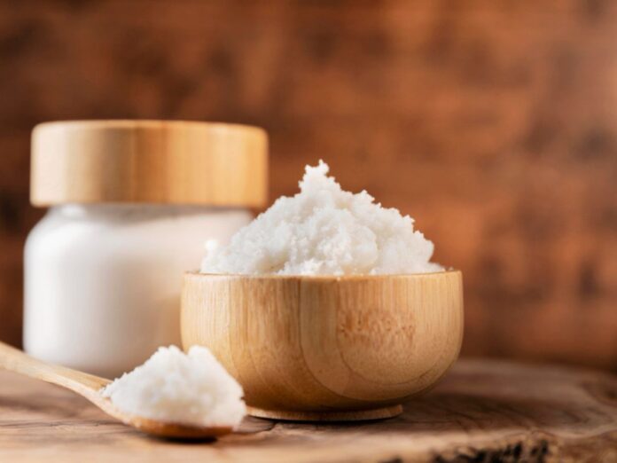 Misture vinagre, detergente e bicarbonato e veja o resultado