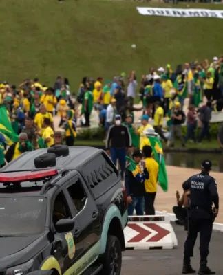 Manifestantes nos atos de 8 de janeiro de 2023